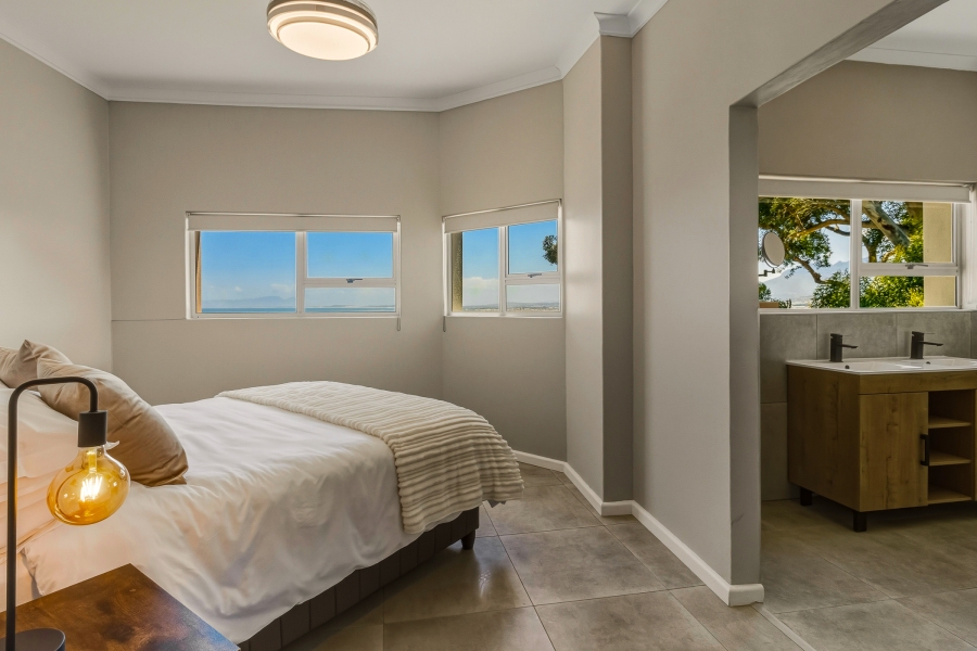 4 Bedroom Property for Sale in Gordon Heights Western Cape